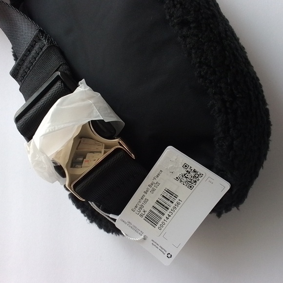 NEW Lululemon Athletica Everywhere Belt Bag Fleece Sherpa Black 1L - Picture 9 of 13